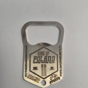 Metalowy otwieracz "King of Poland"- praktyczny gadżet dla fanów motoryzacji